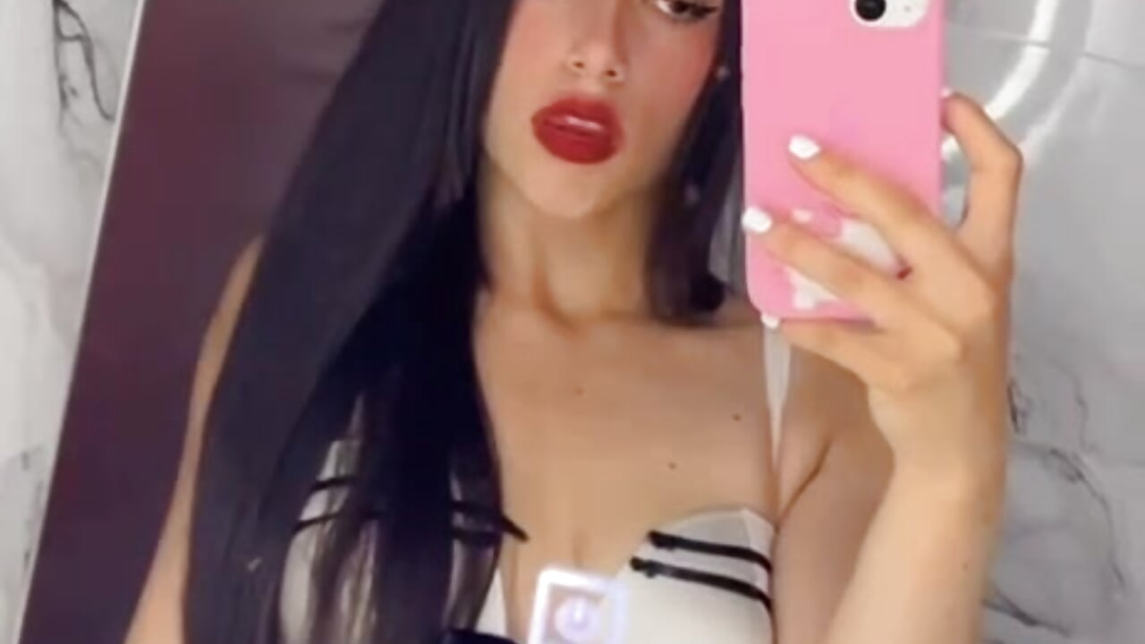 A little more of me❤️ - vidéo du modèle de showcams juli_carther