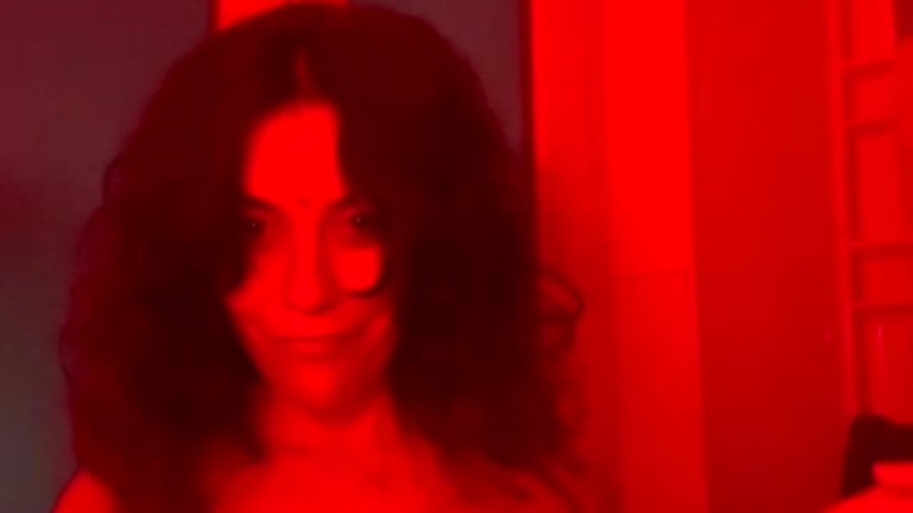 Singer - video oleh model kamera Spicy_girrrl