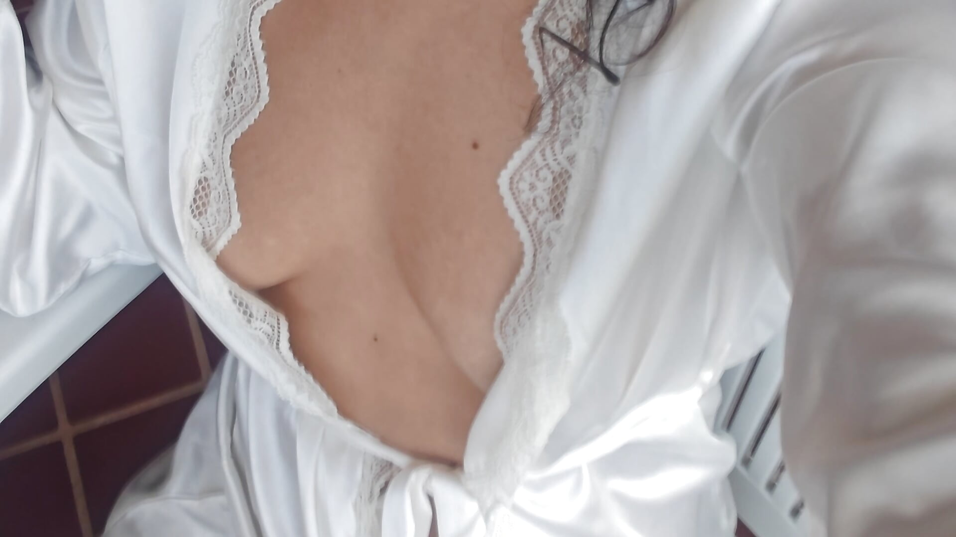 ¿Quieren un show de mí llena de yogurt y fresas? 🤭🍓🥄👅 - video by ComeFrutita cam model