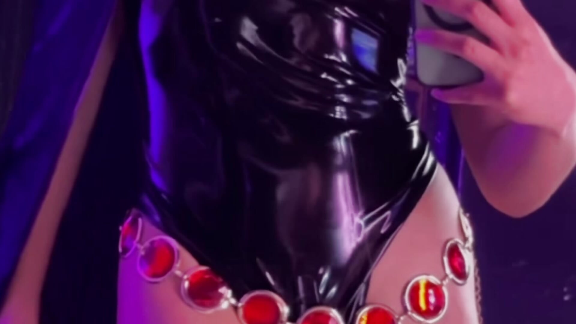 Latex Raven 🟣 – video af Liana_Fem_ cam-model