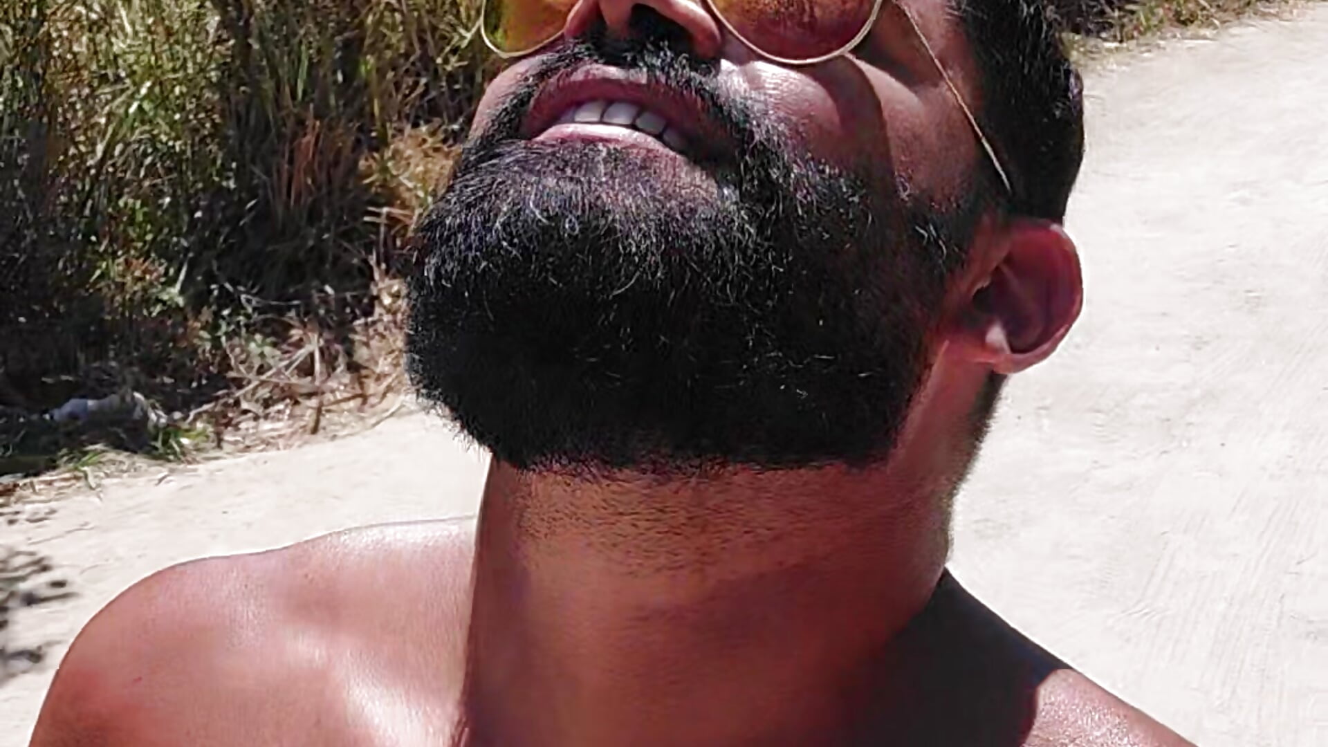 Caminhando na Praia - Barbudo-BDSM adlı kamera modelinin videosu