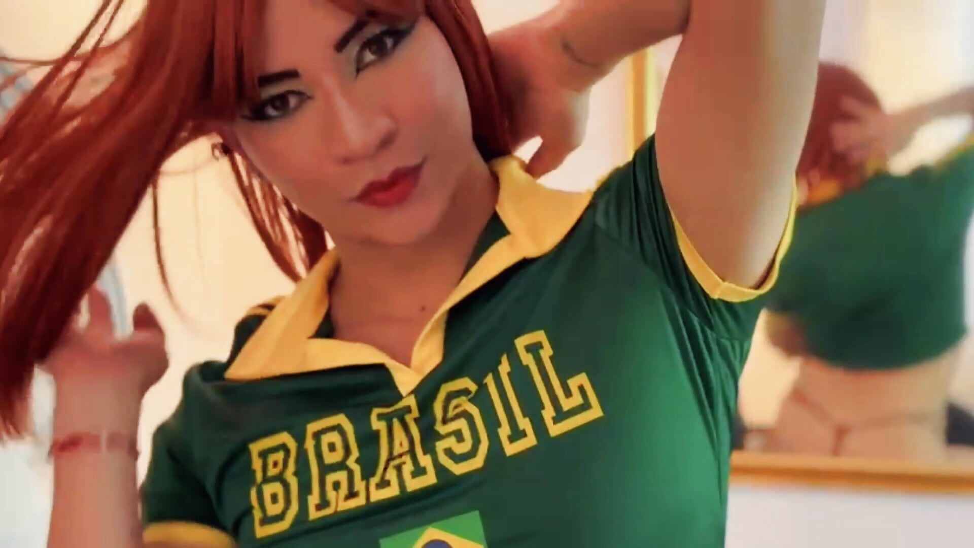 Vídeo em tendência de modelo na câmara Angell_Fire 9236