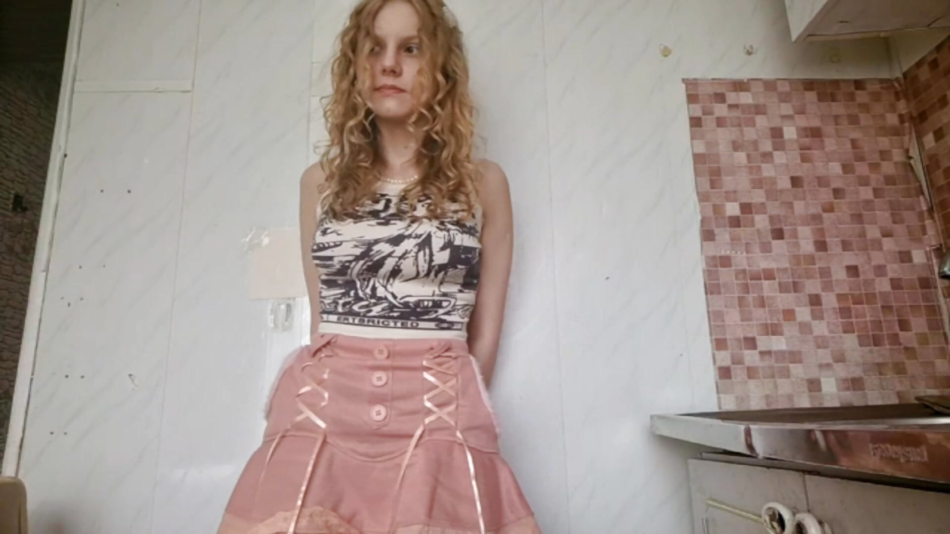 little girl - video by Kira_Wonderfullina cam model