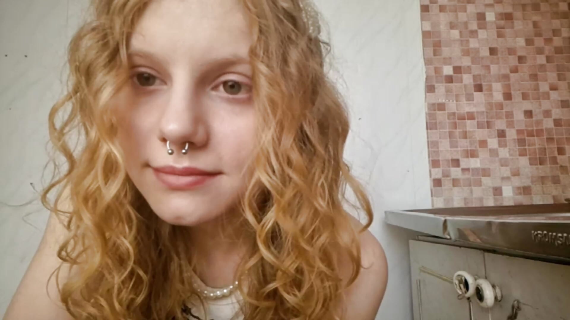 cute - video by Kira_Wonderfullina cam model