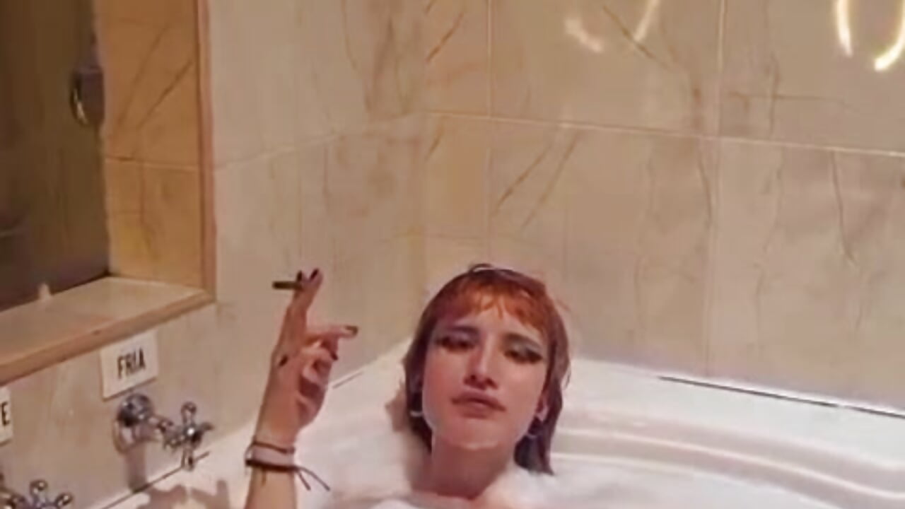 MY BODY NAKED IN JACUZZI – video af Alice_Hecatee cam-model