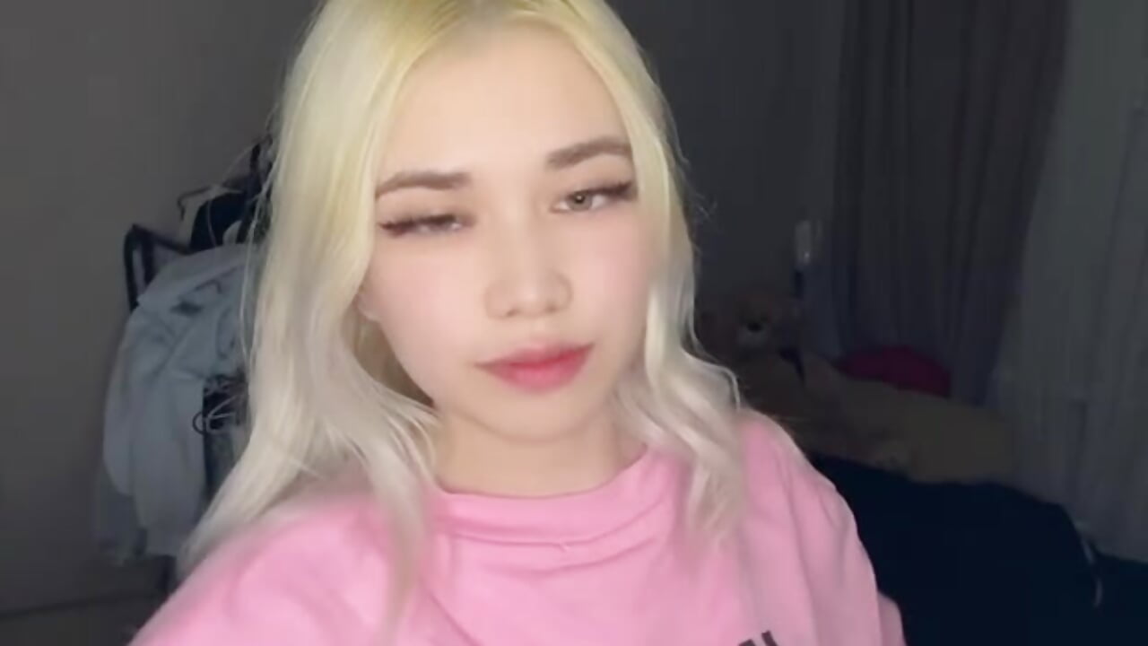 should i have a tik-tok?– Sofiesta_ kameramodell videója