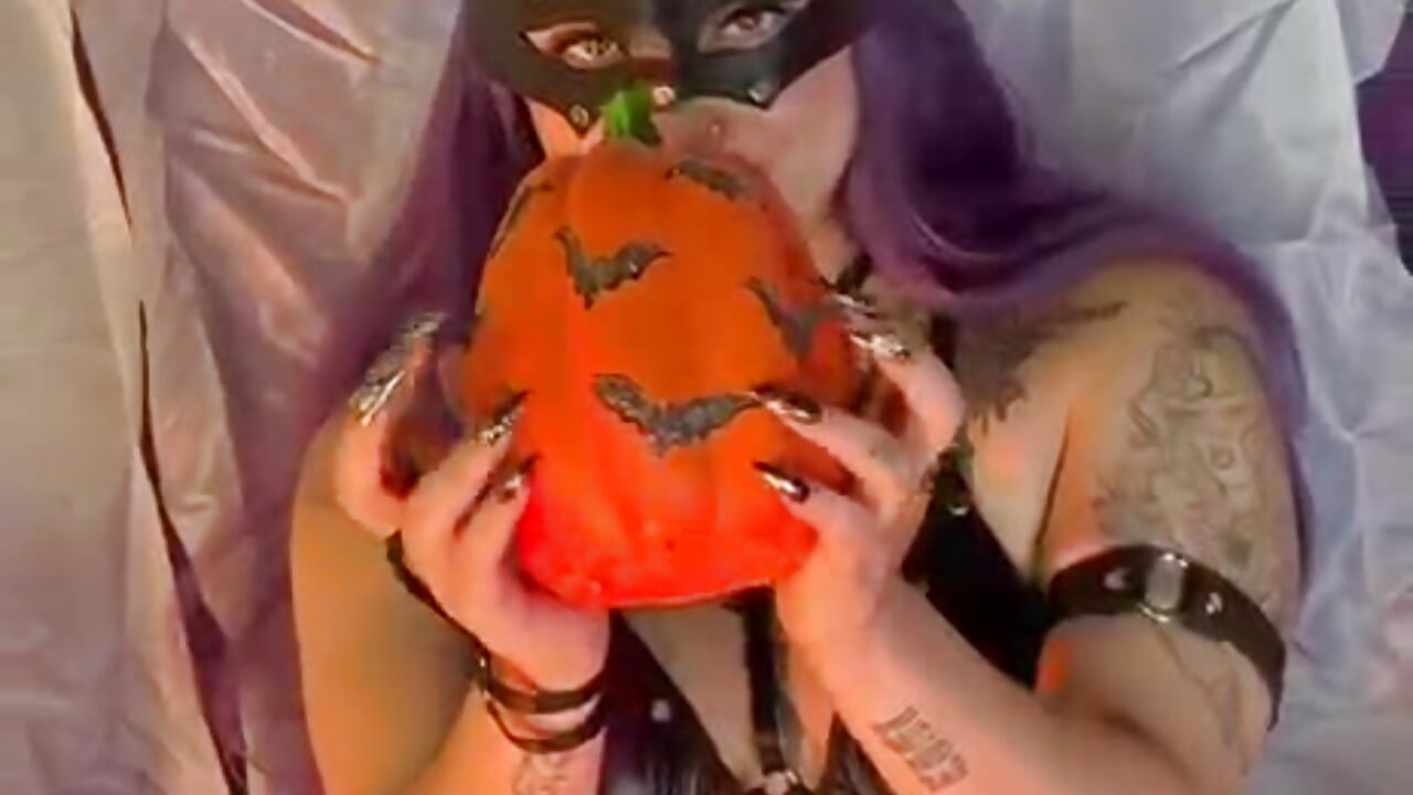 🎃🖤 Halloween with Lilith! 😈🔥 Come discover my darkest, most mysterious and tempting side💋 - vidéo du modèle de showcams LilithDark666