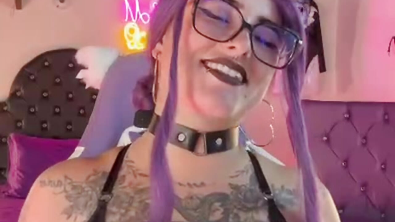 Are we going to misbehave? - video của người mẫu cam LilithDark666