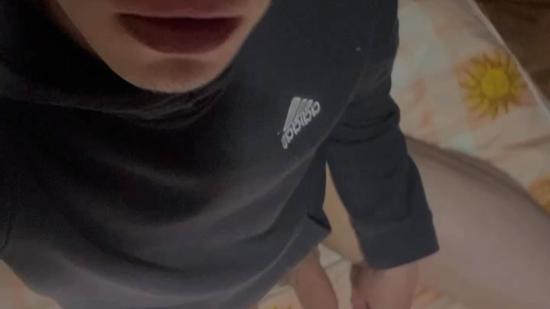 0n my knees – video od webkamerové modelky Angel_Damiian