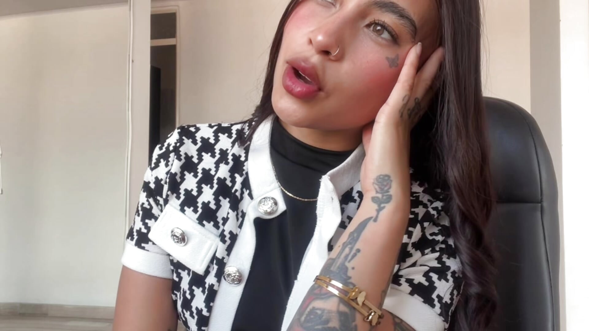 🤍🖤－カメラキャストのMacarena26の動画