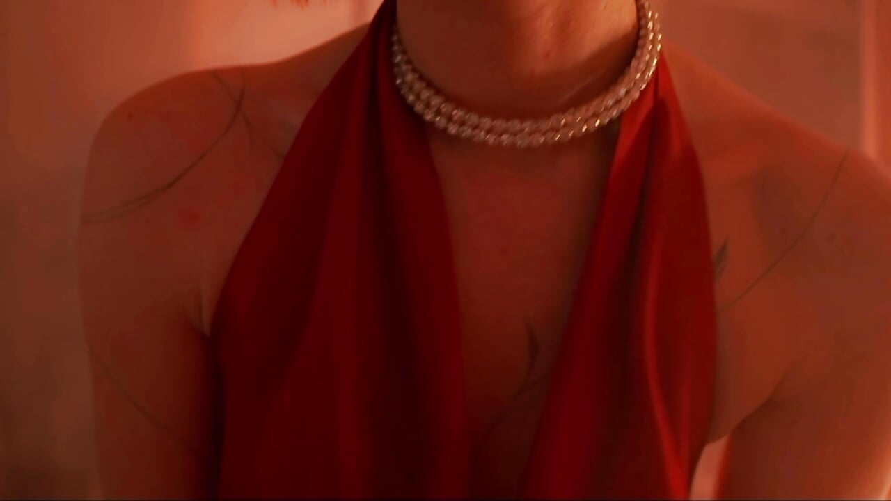 Red vibe - video by SerenaWest_ cam model