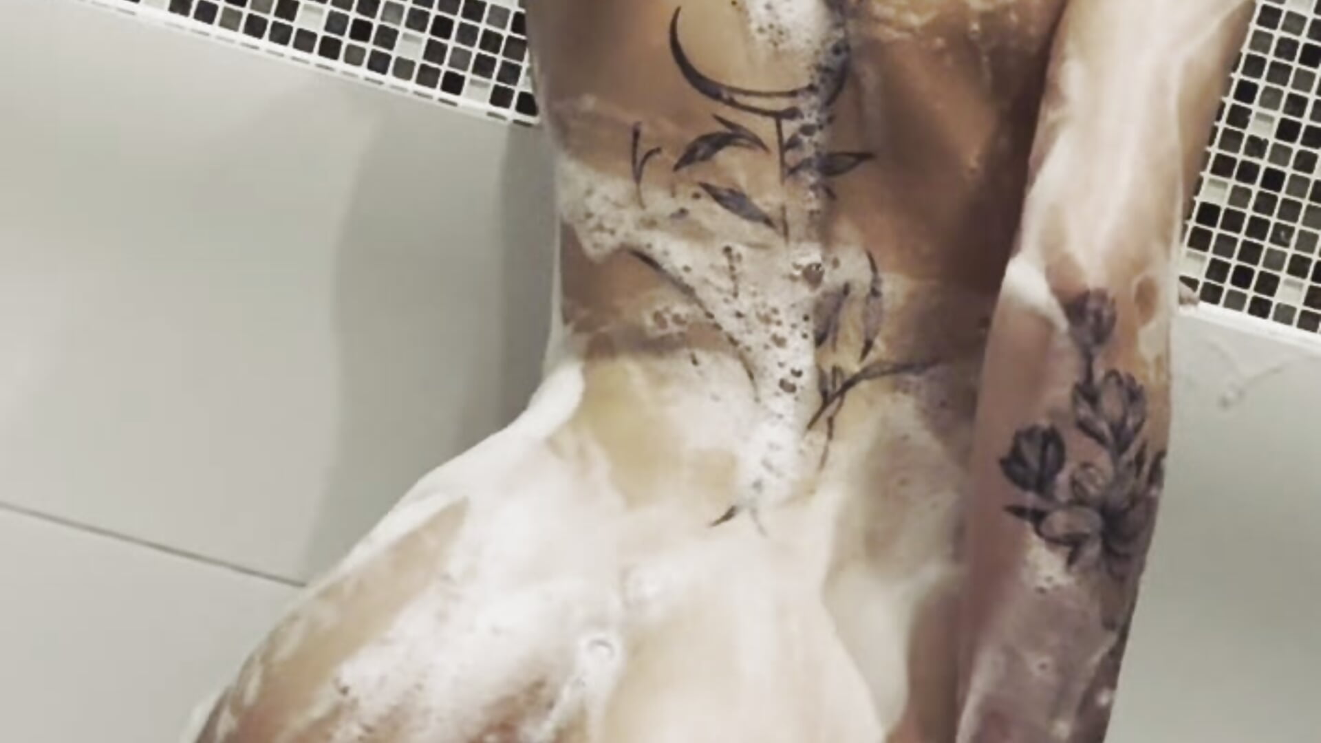 Full naked in shower 💦