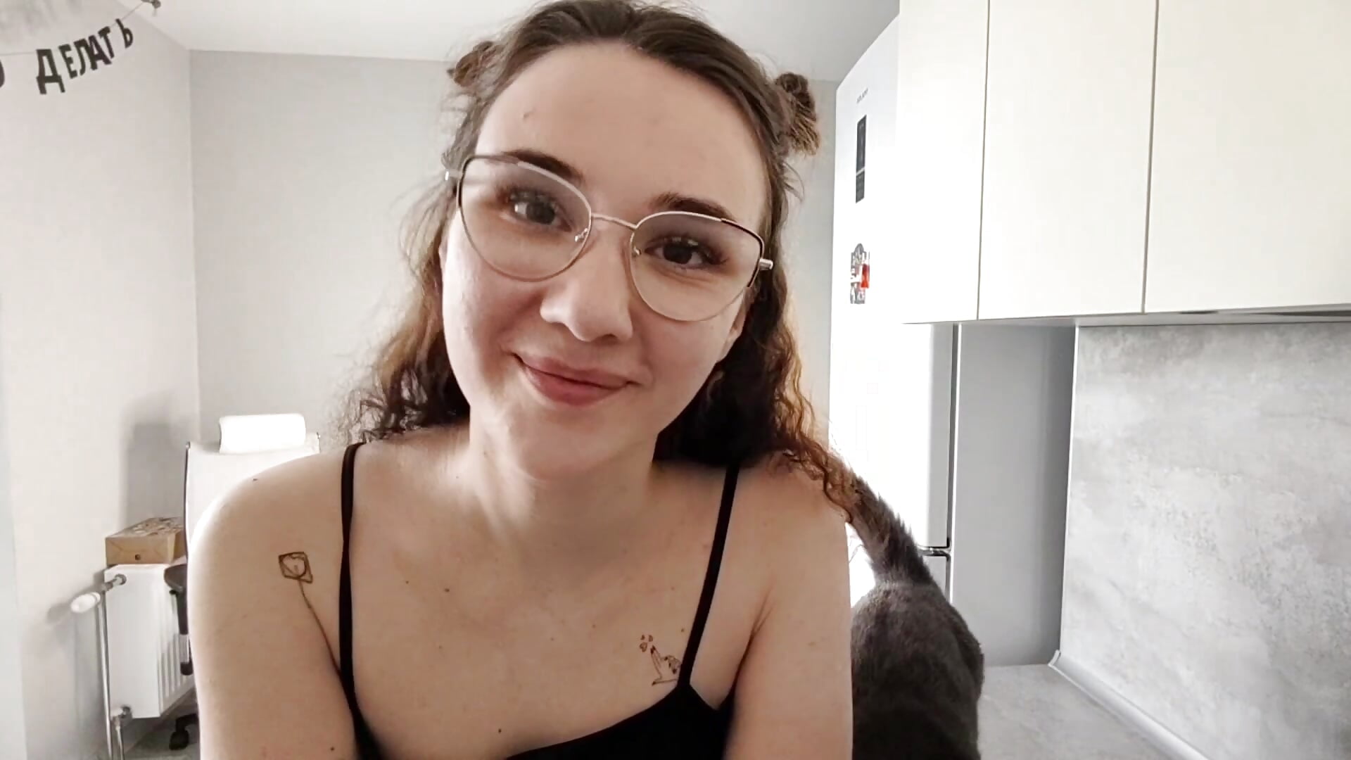 “The Secret No One Talks About” - clip cu LaritaTocchio model videochat