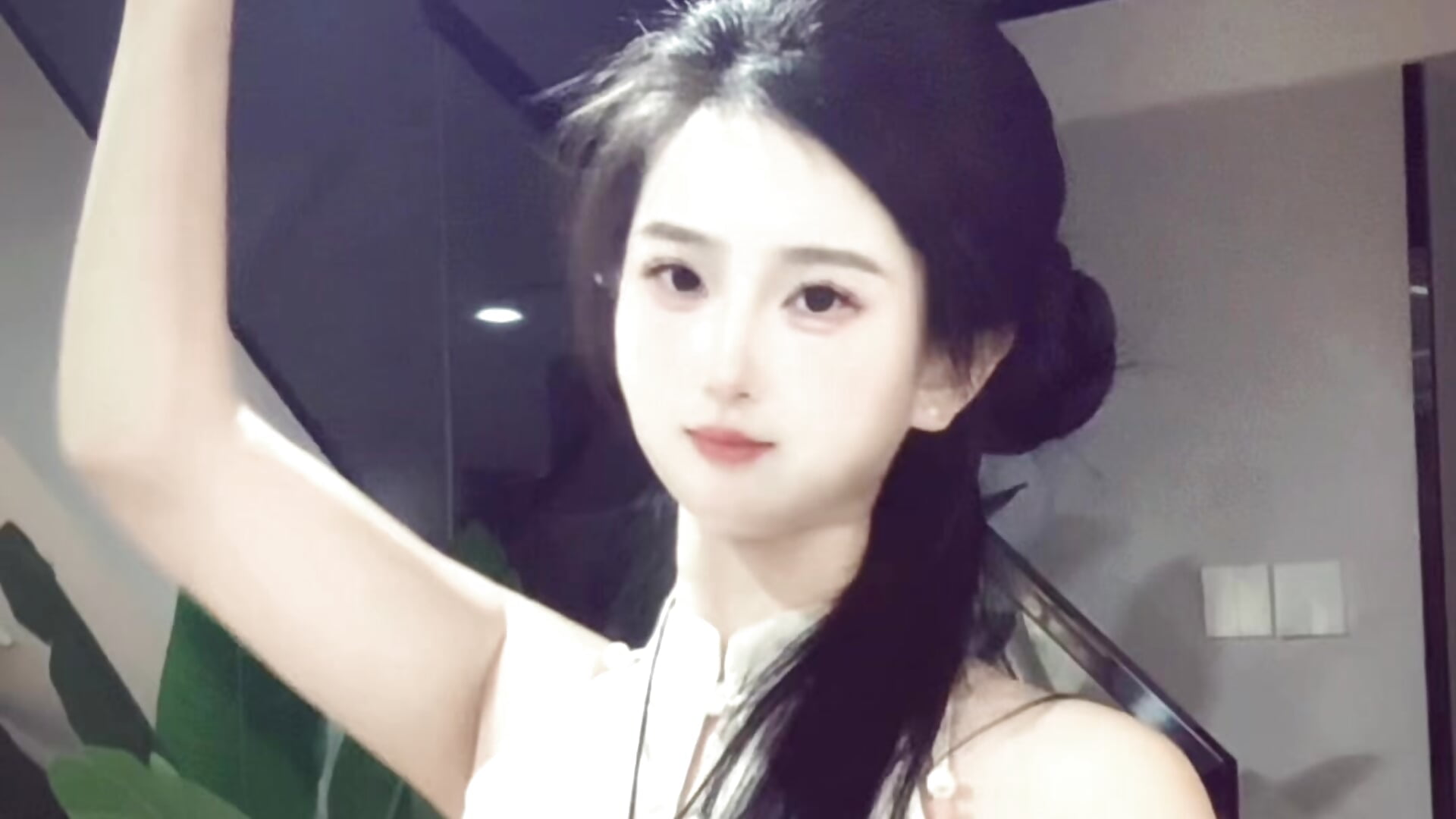 伊伊 - video by 1X-yiyi cam model