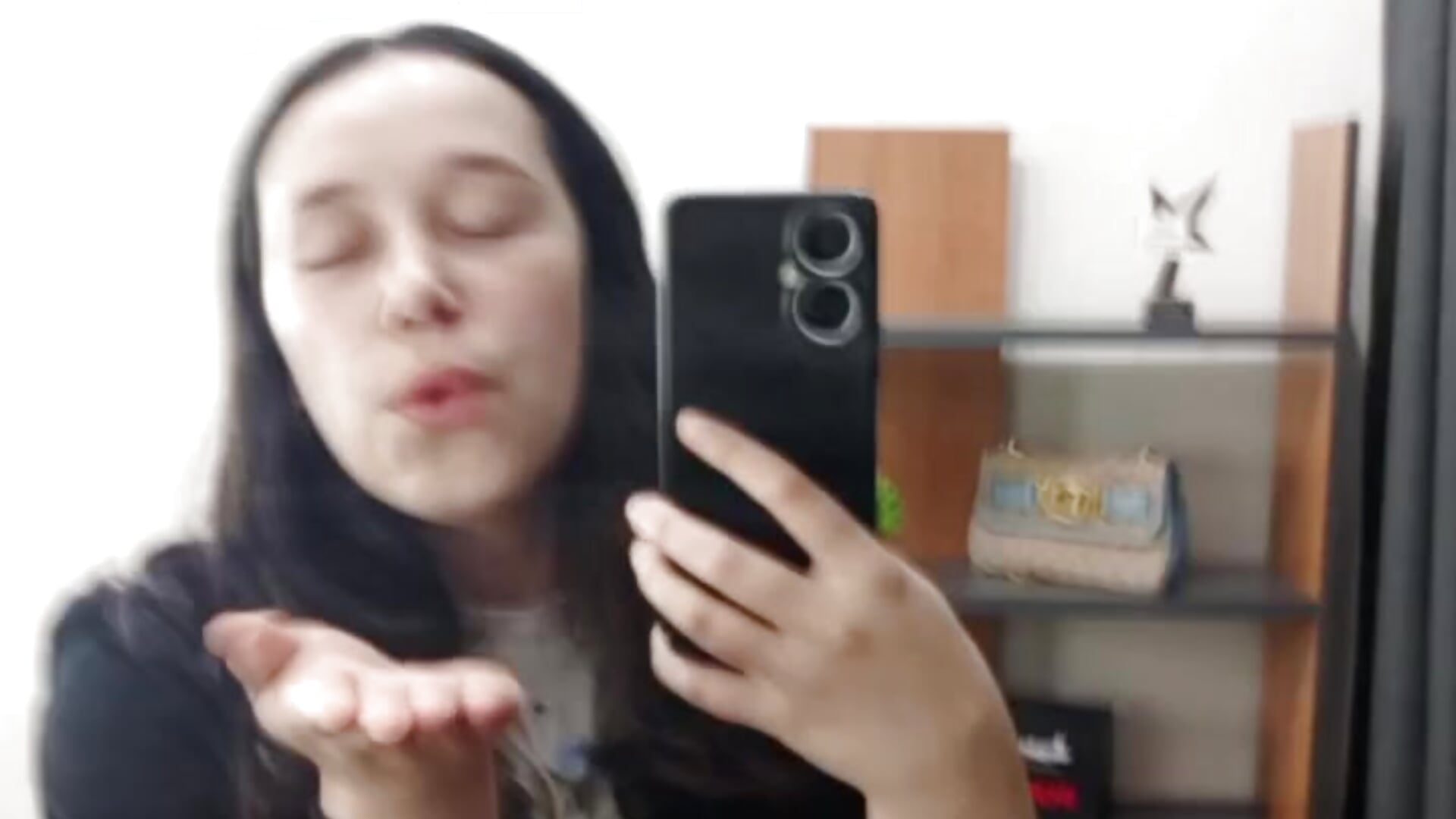 :)－カメラキャストのAmina_JonsXの動画