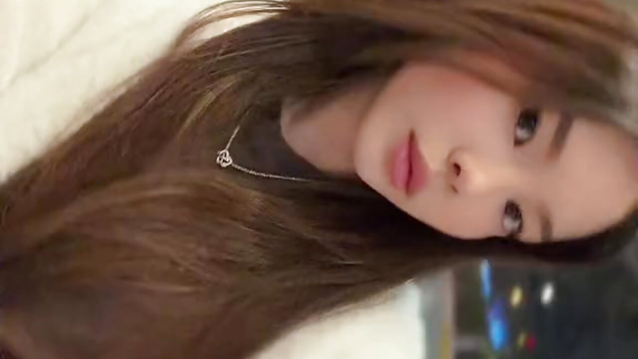 Just me - video oleh LiraLikeMusicianss kamera model