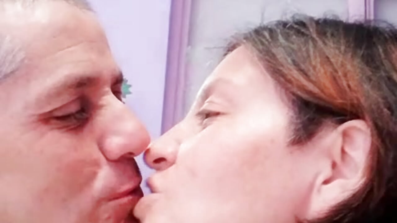 kiss 😘😘😘 - clip cu couple_mature_hot1 model videochat