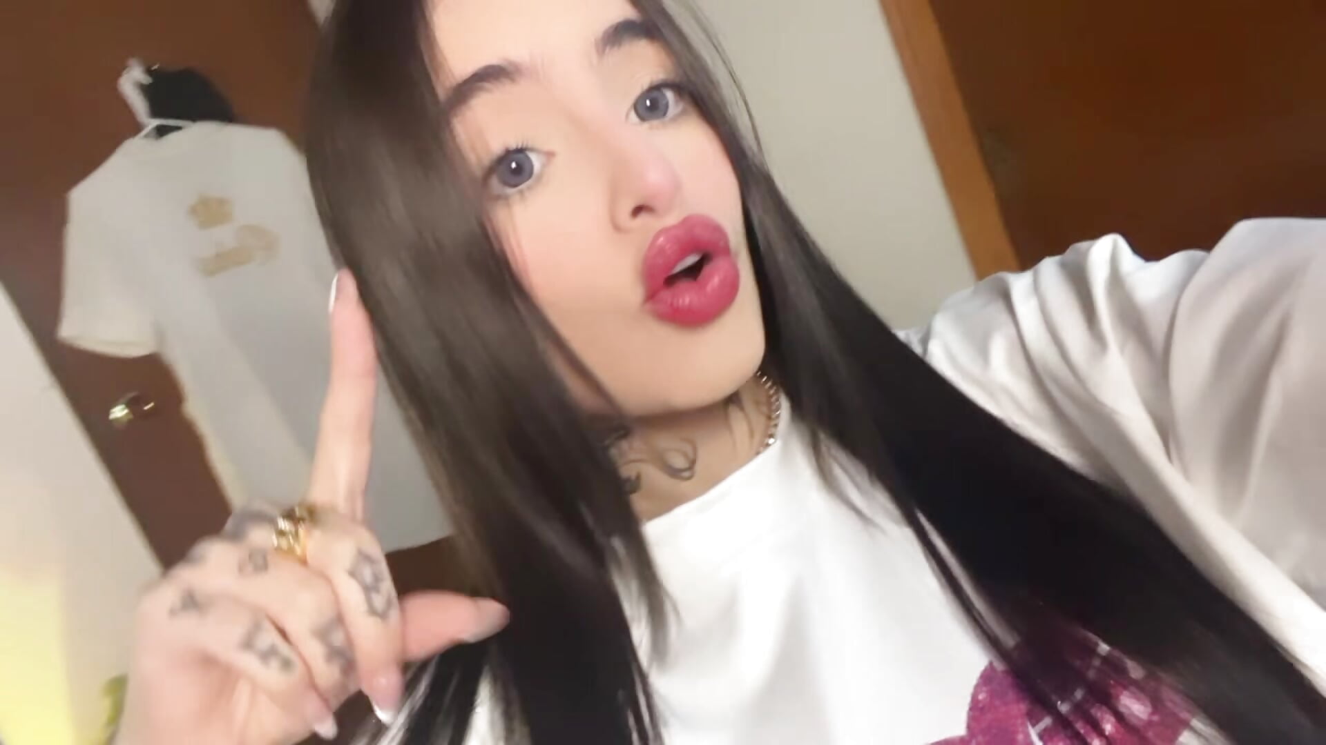 🥵 - video by angelinesmith_ cam model