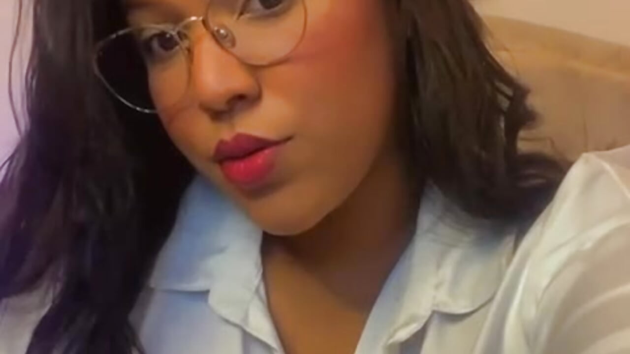 Hi Handsome – video od webkamerové modelky Pau_li