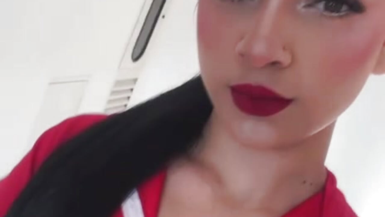 Long hair - วิดีโอโดย Emily_Flame โมเดลแคม