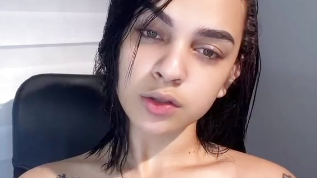 👑 - فيديو من Emily_Flame موديل الكام