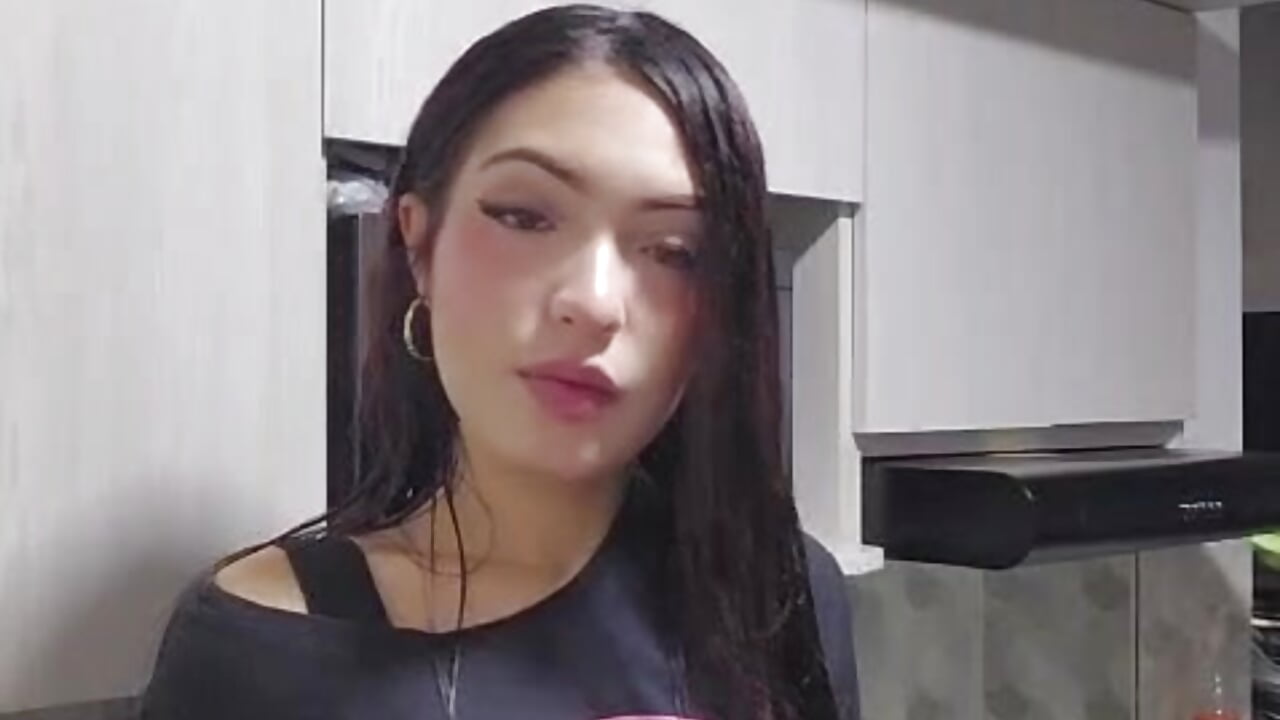 Guns and roses 🌹 - video của người mẫu cam Aria_Sims