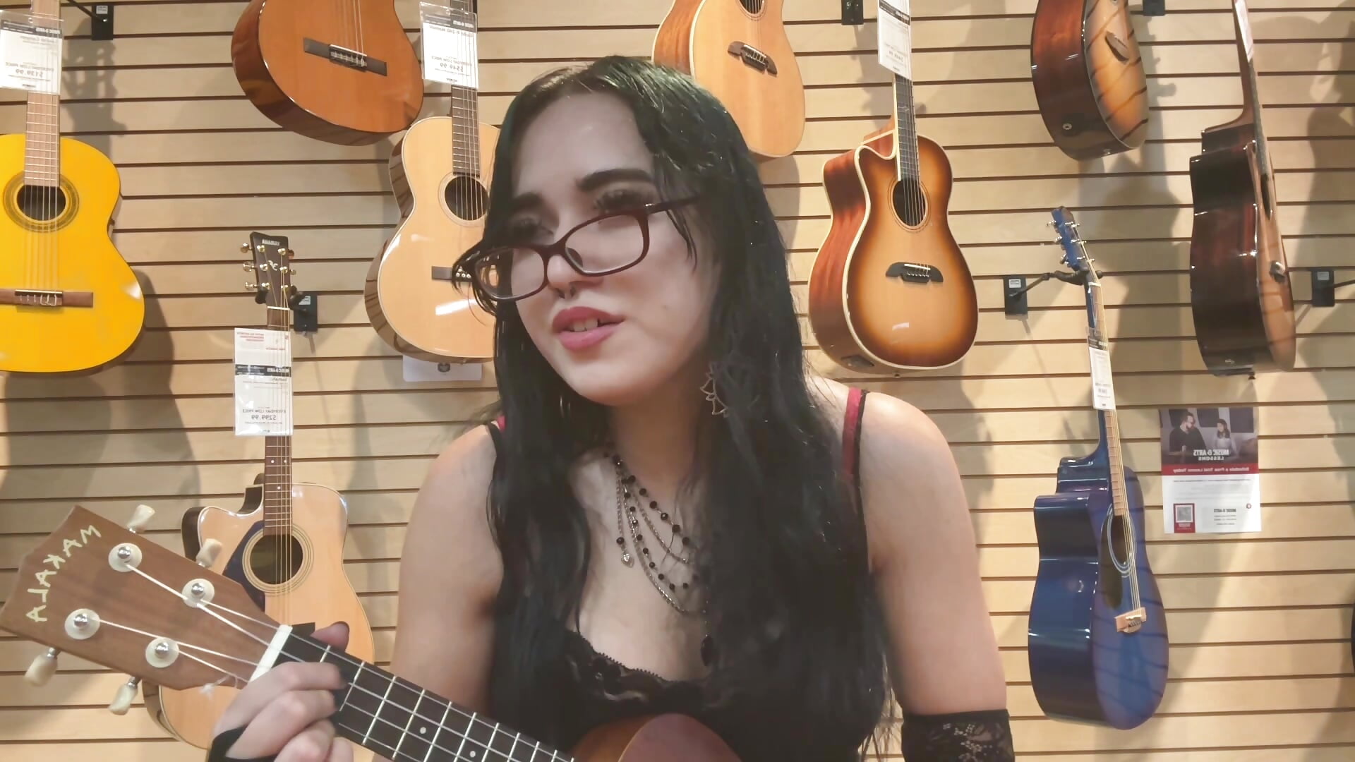 ukulele cover :p (one of my hobbies)🤭💕 - Video von AngieVale Cam-Model
