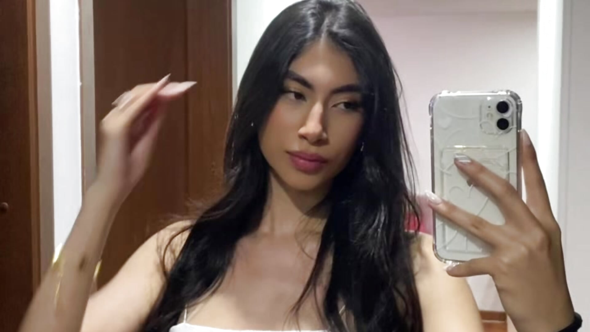 Do you think about me as much as I think about you? 💭 🤍 - video oleh model kamera Sora_mai