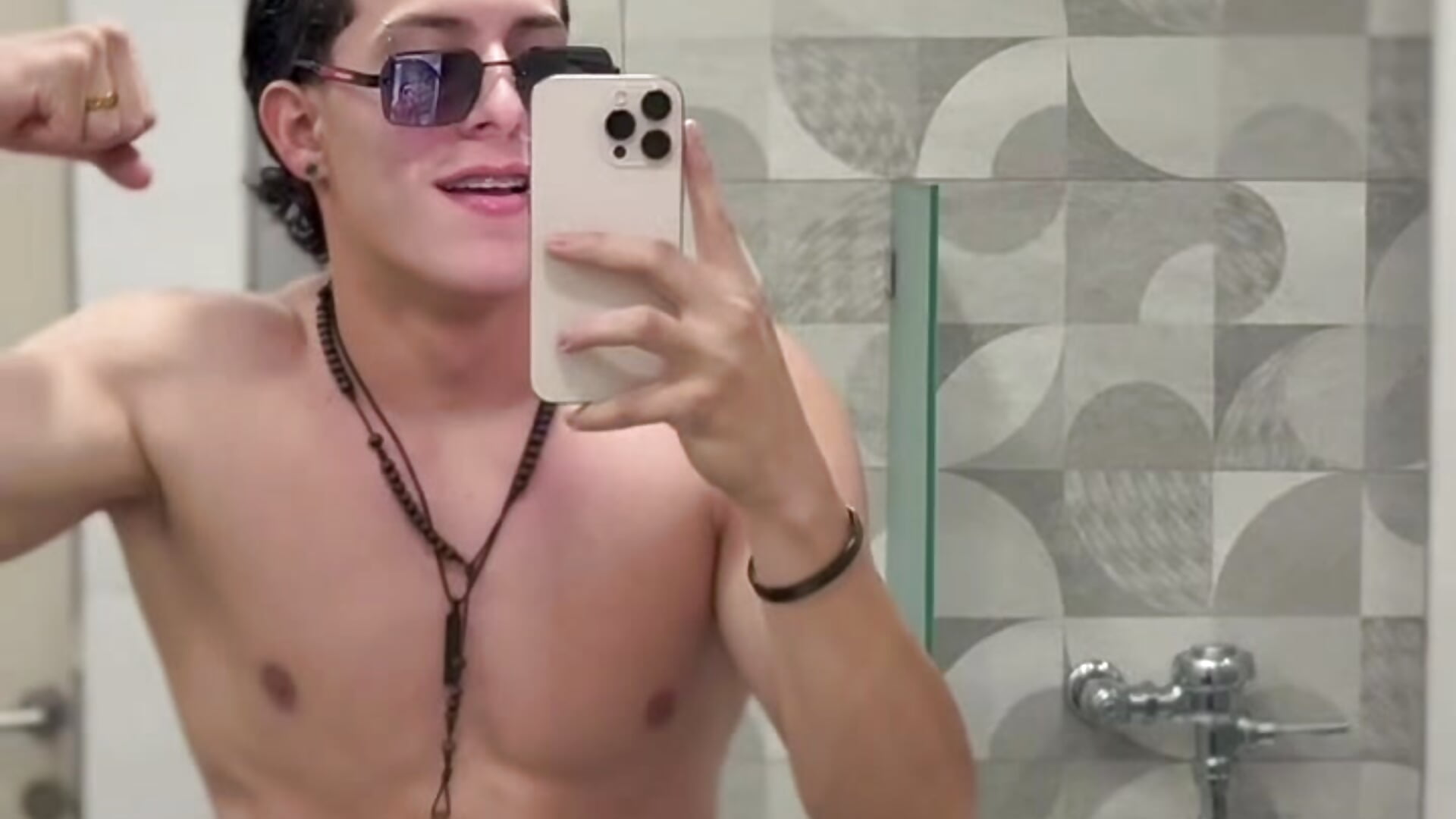 913aa89378e64471a19328575a1b1e0c - video di Theghost08 modella di cam