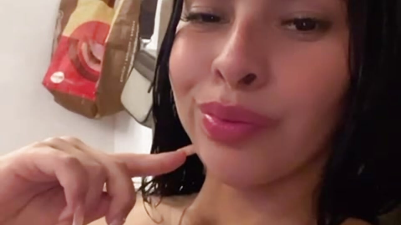 😈🥵 - فيديو من Vanessa_Mejiia موديل الكام