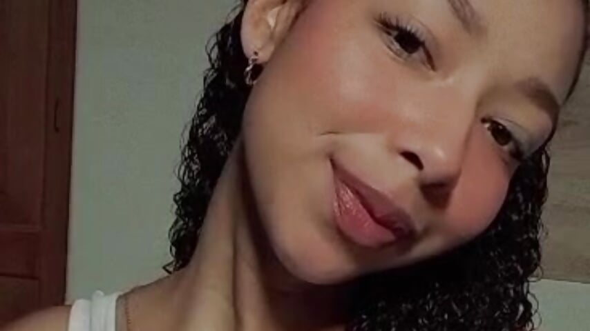 KISS ME 🩷 — filmik Olivia_Danbury_, modela(-lki) na kamerkach