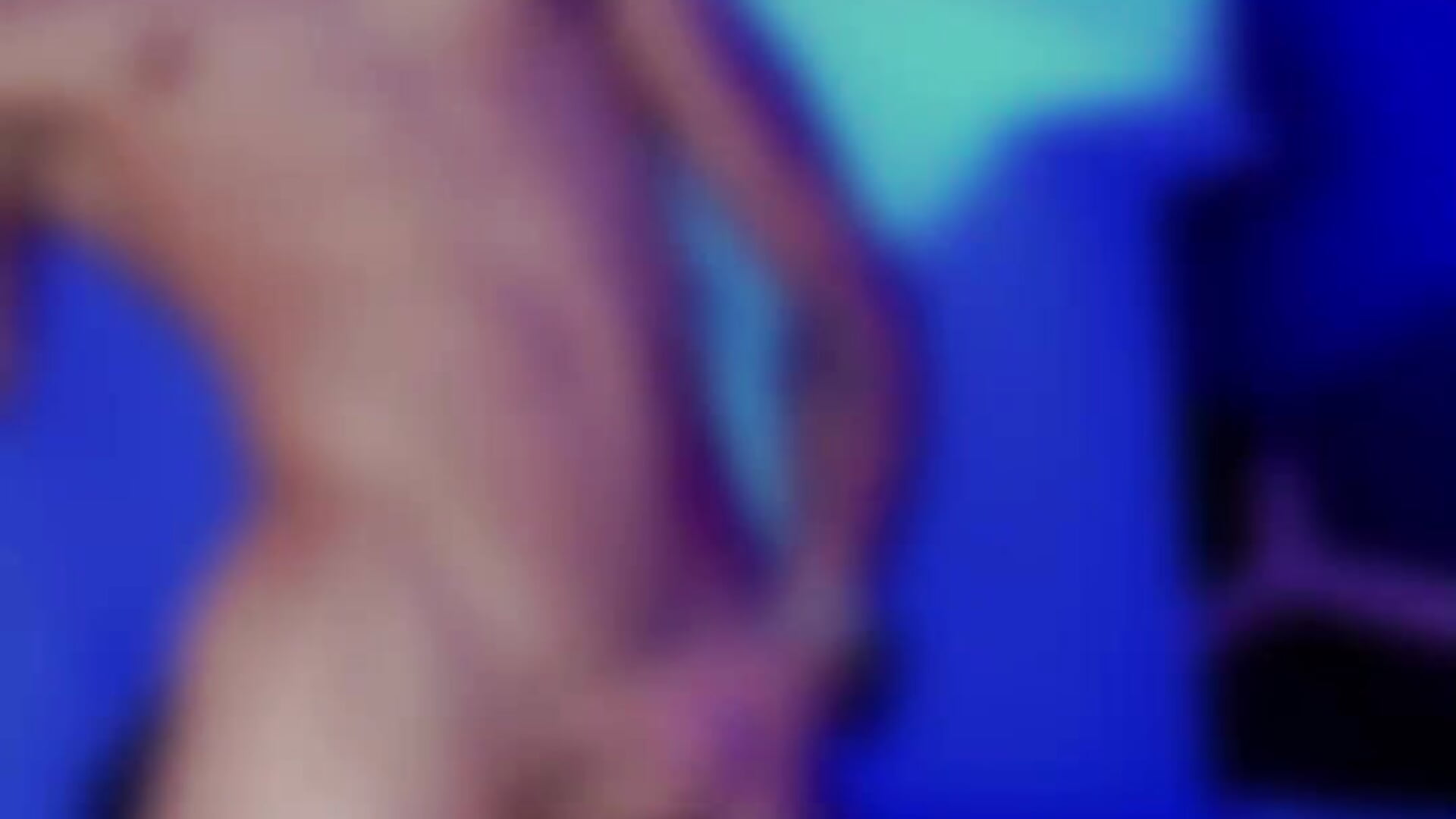 🌶️ What's under the sticker? - clip cu MaxiimoRomano_ model videochat