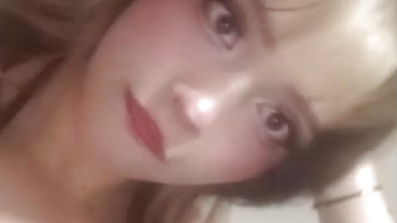 hello – video od webkamerové modelky Mavis_luxury