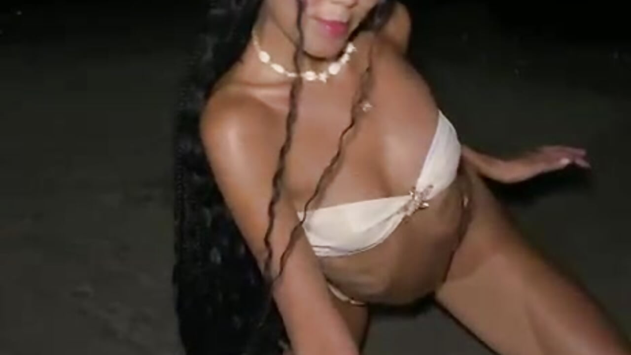 Me and the sea💦 - video by Sweett_Amara cam model