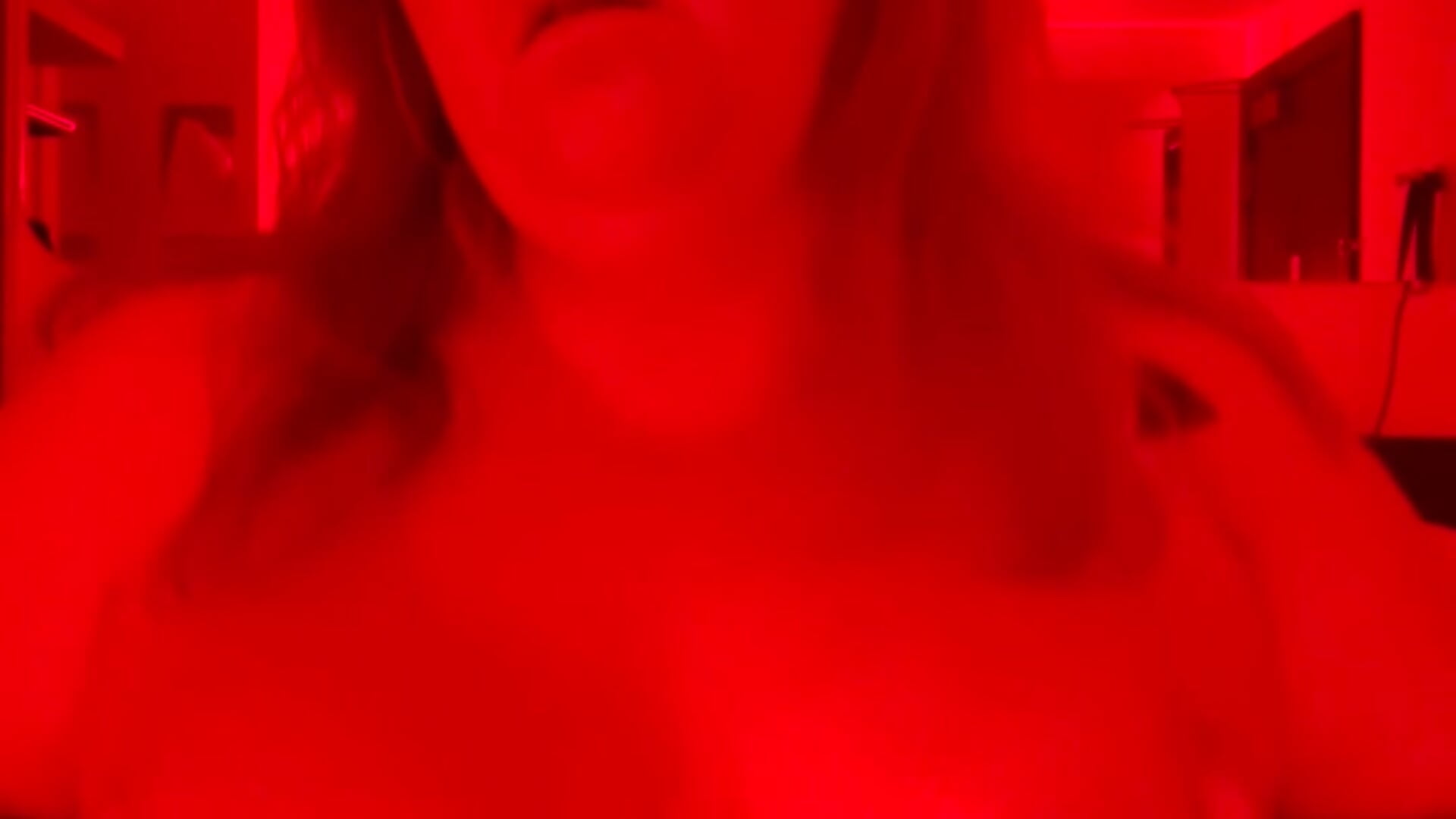 Bounce and jiggle - video by Submissivevampire cam model