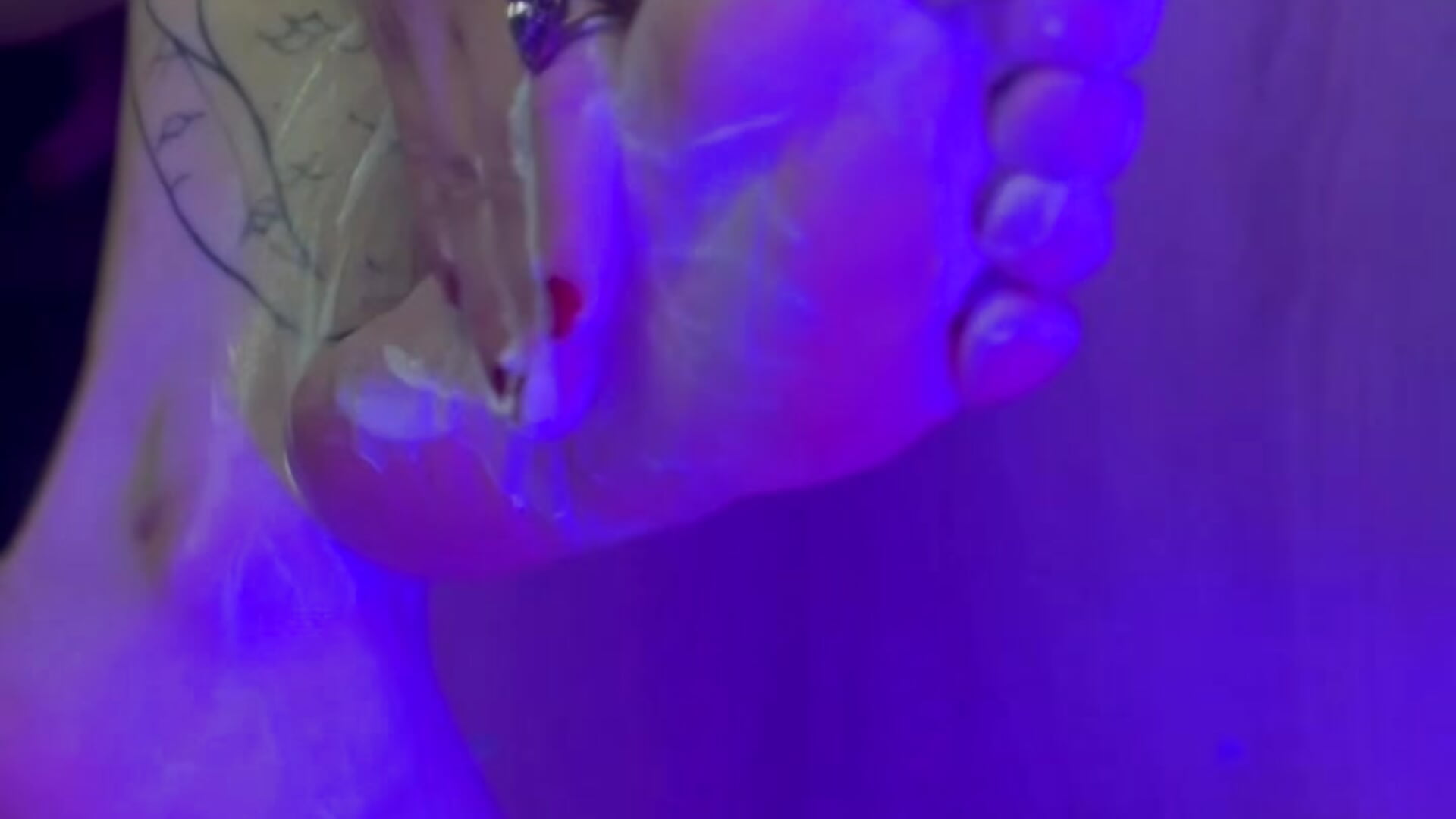 Foot fetish video - video Holy_Mariaaa kameramallilta