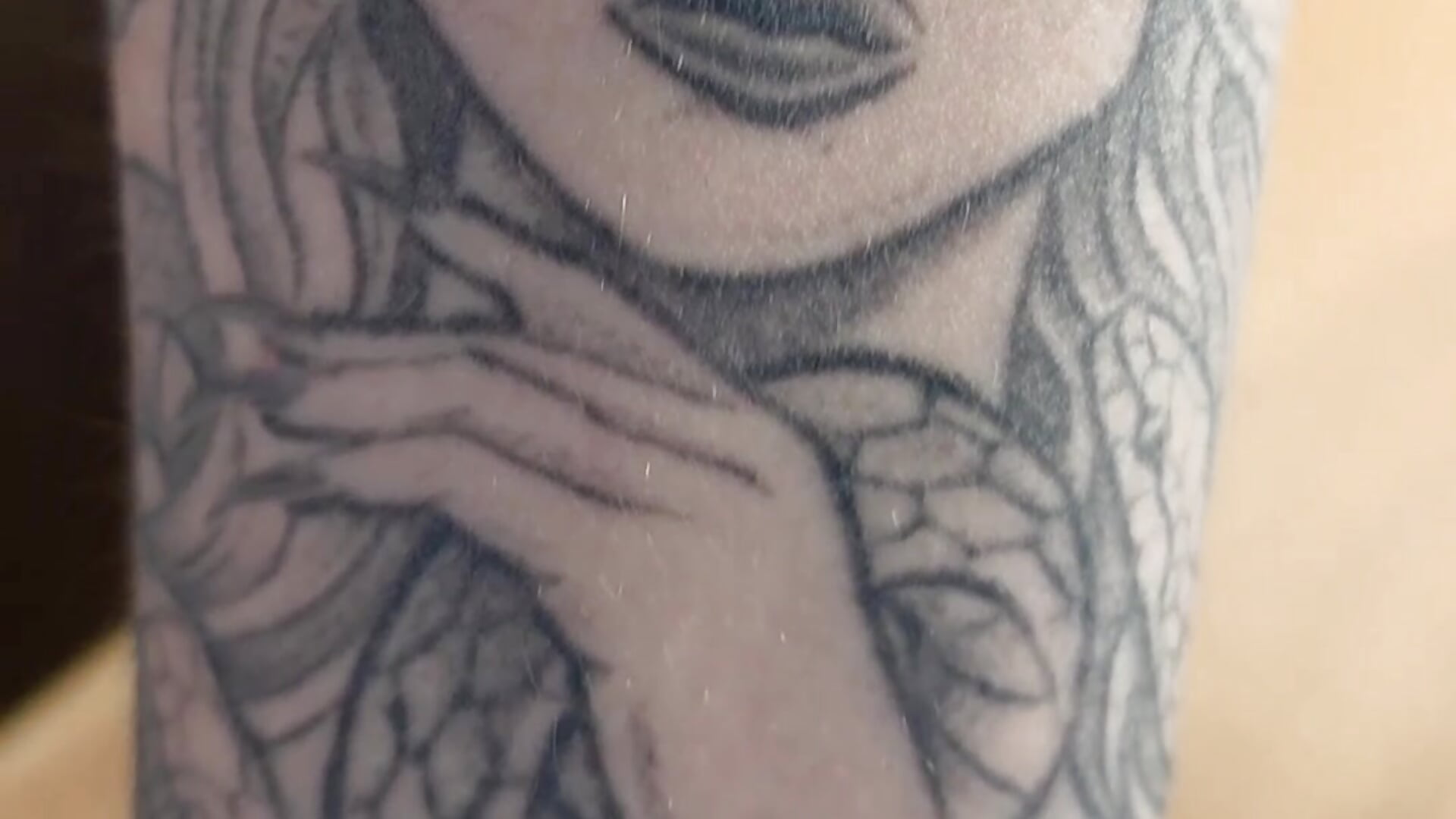 hand tattoo - video by Holly_Gracys cam model