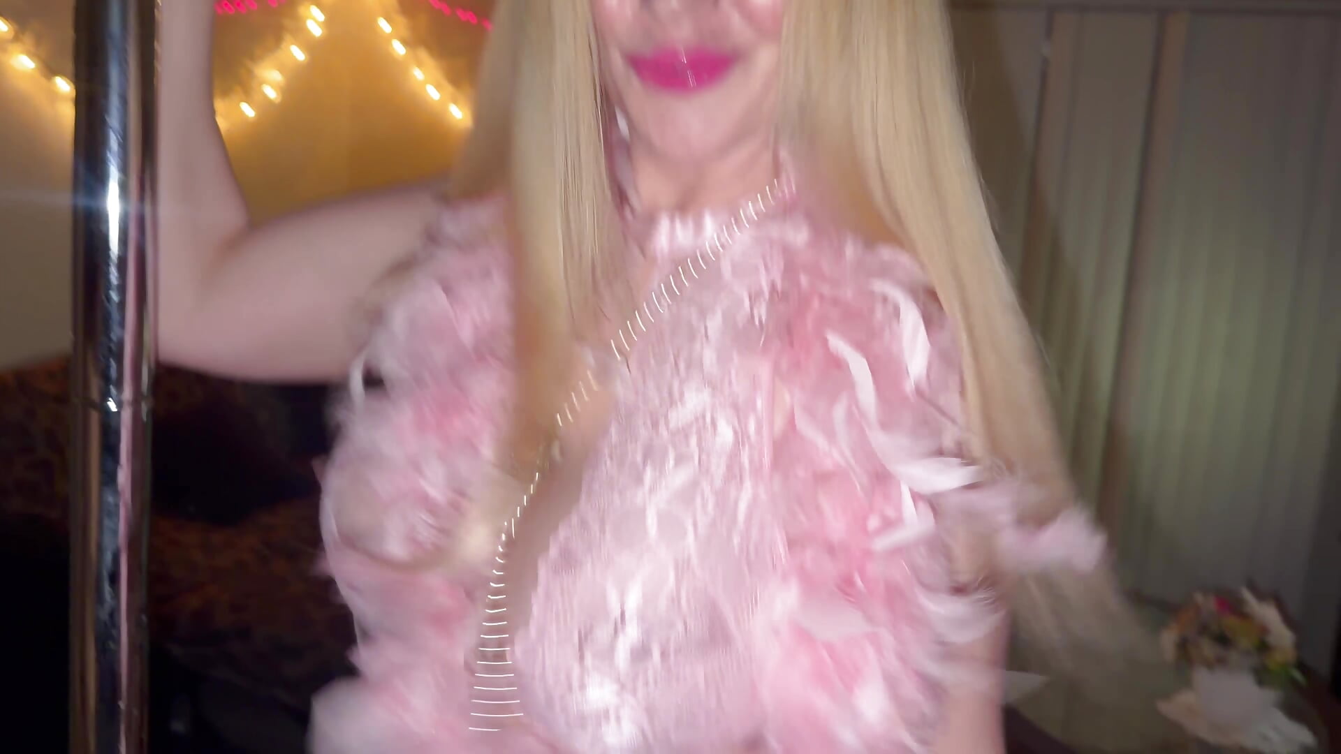 Hot pole dance 🔥🔥🔥 sexy outfit – video af HotMilfNicole