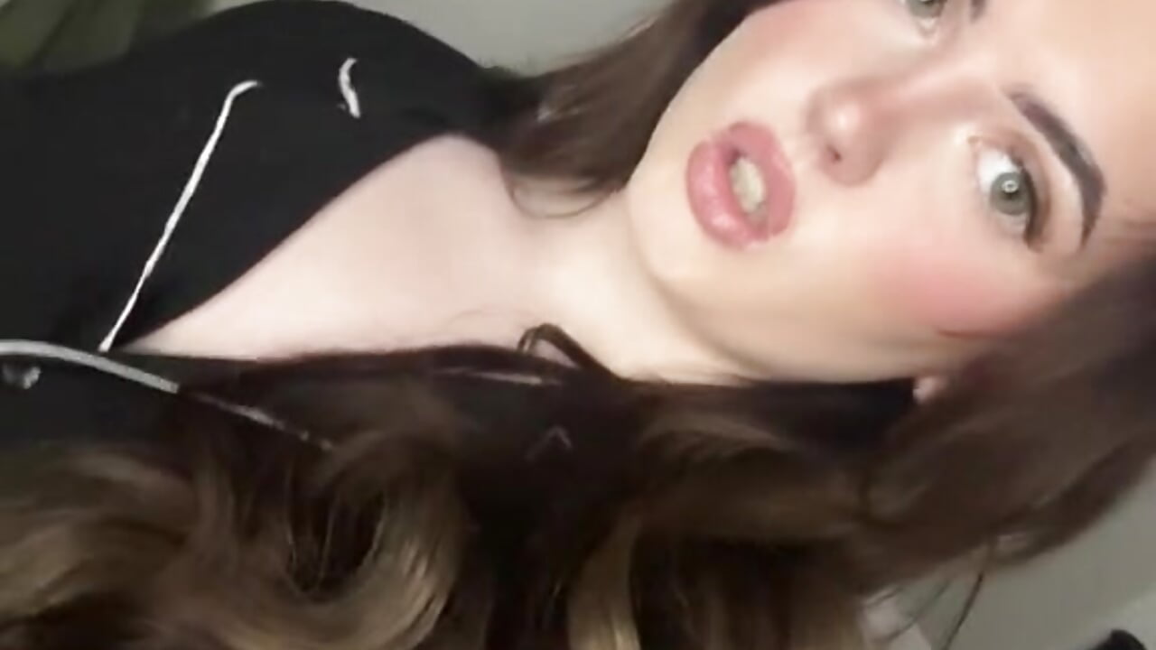 v24044gl0000d632b2vog65j3h71pn40 - clip cu NaughtyNicolexxxx model videochat