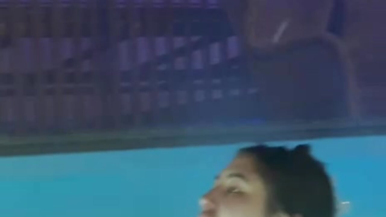 Would you like to do IT in the pool?😈－カメラキャストのIceIcebabe_の動画