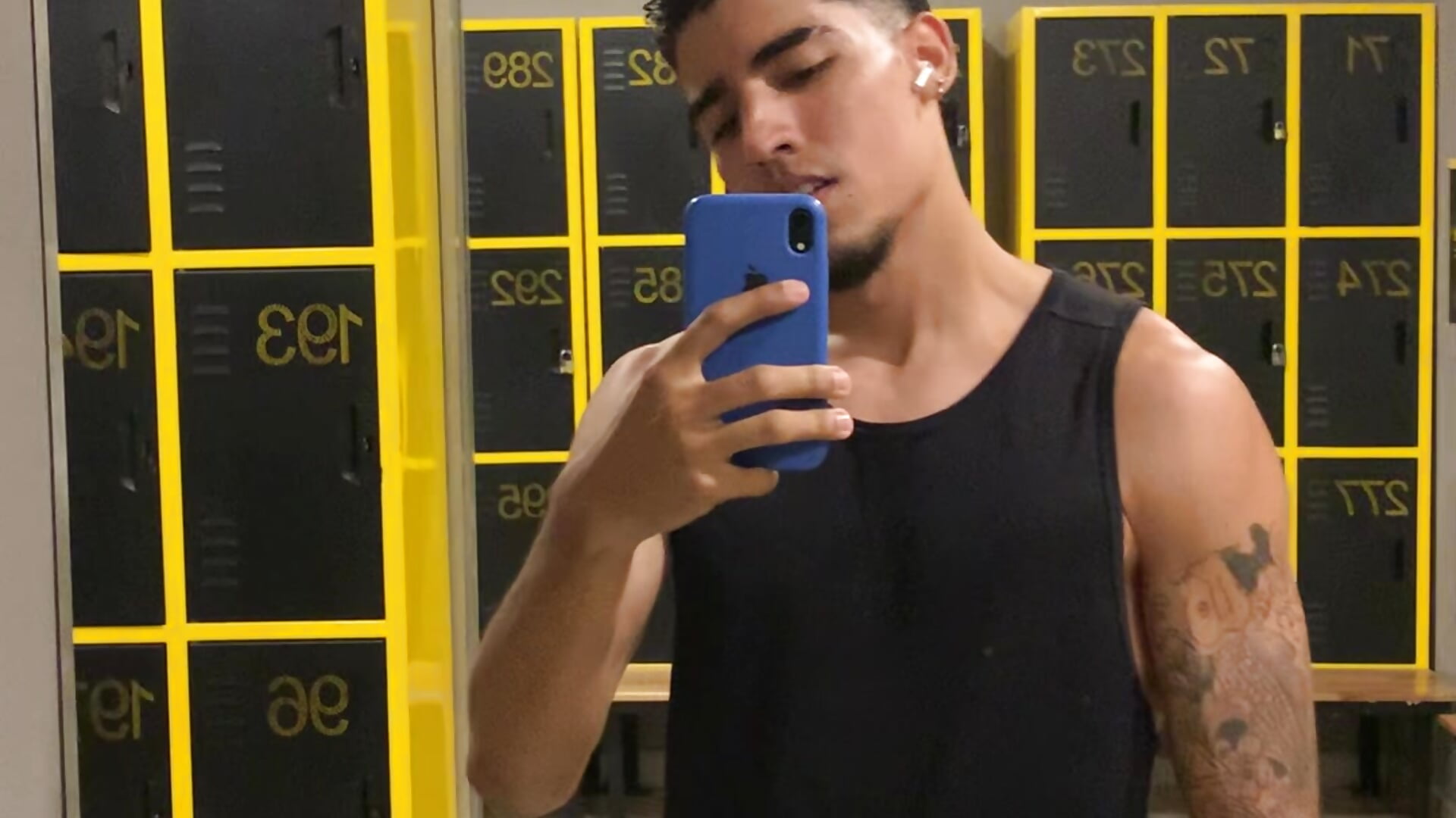 In The Gym - vídeo de la modelo de cam SimonNessman