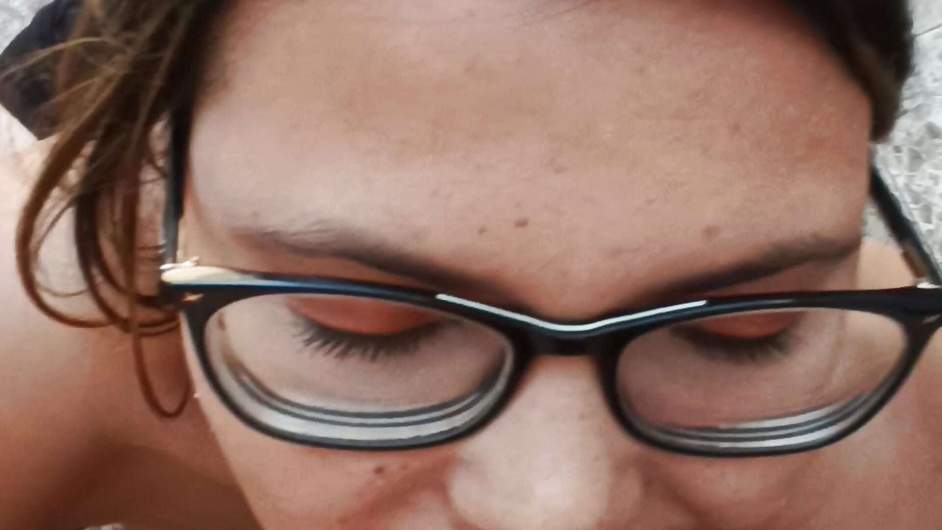 Éjac faciale abondante sur Miss