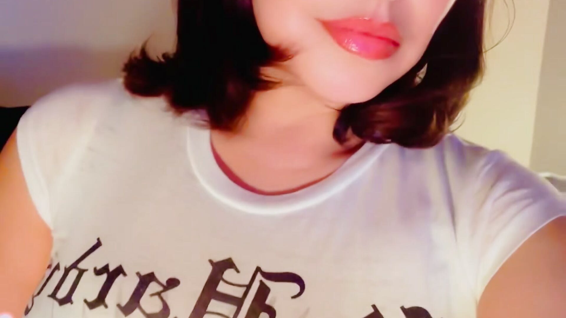 My favorite shirt 😛 - فيديو من LovelyRoze موديل الكام