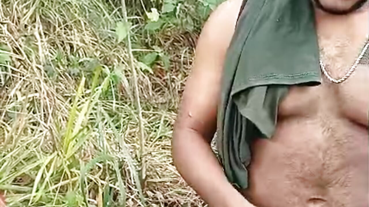 a big clitoris in  the nature - vídeo de la modelo de cam MascTyler