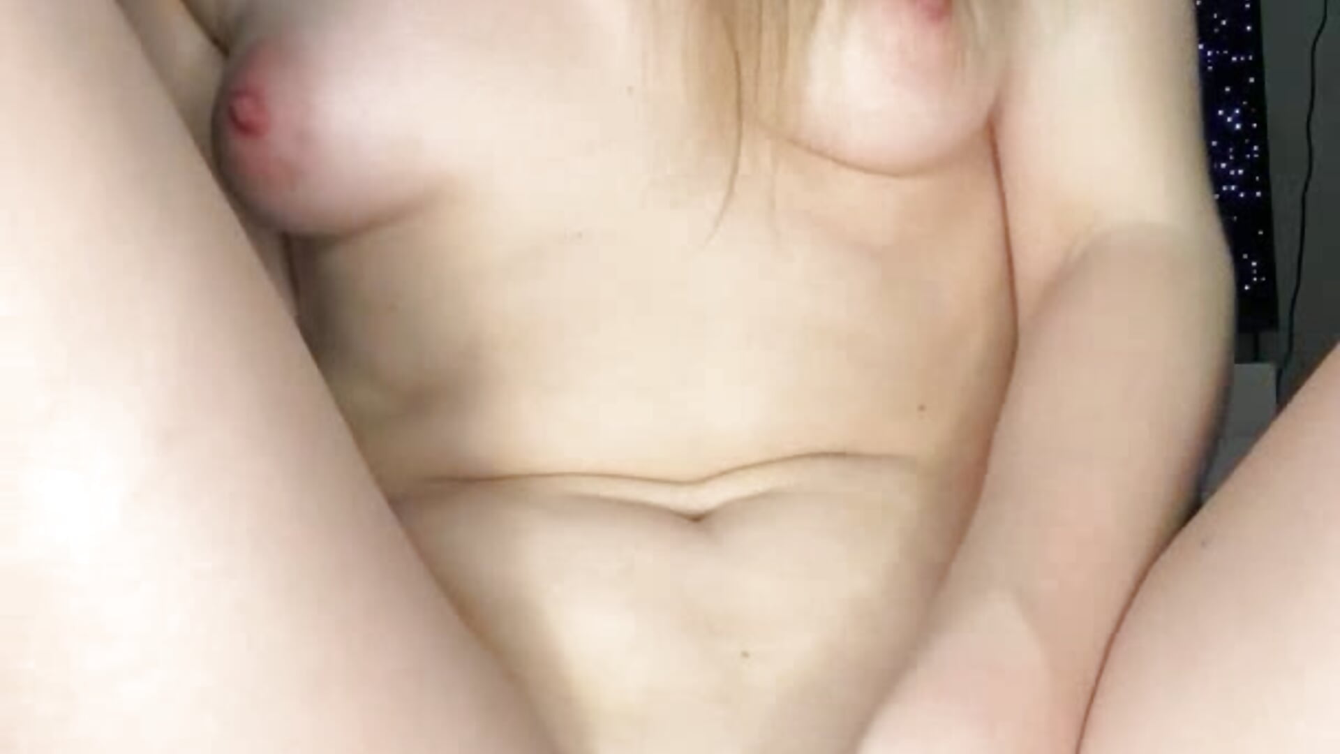 Teasing you – video af AvaGlowy cam-model