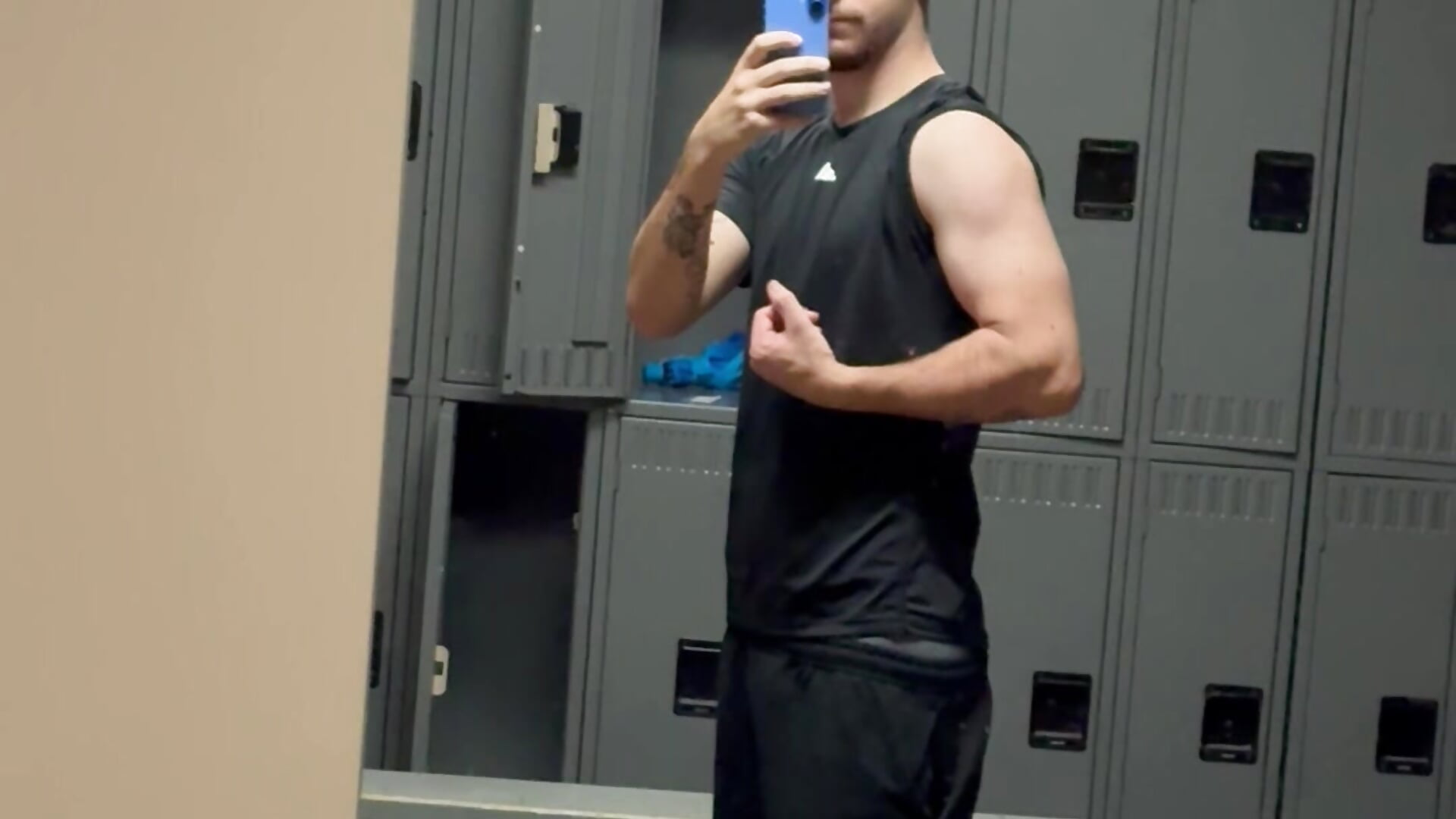 Flexing for you guys - video by Him_dommy cam model