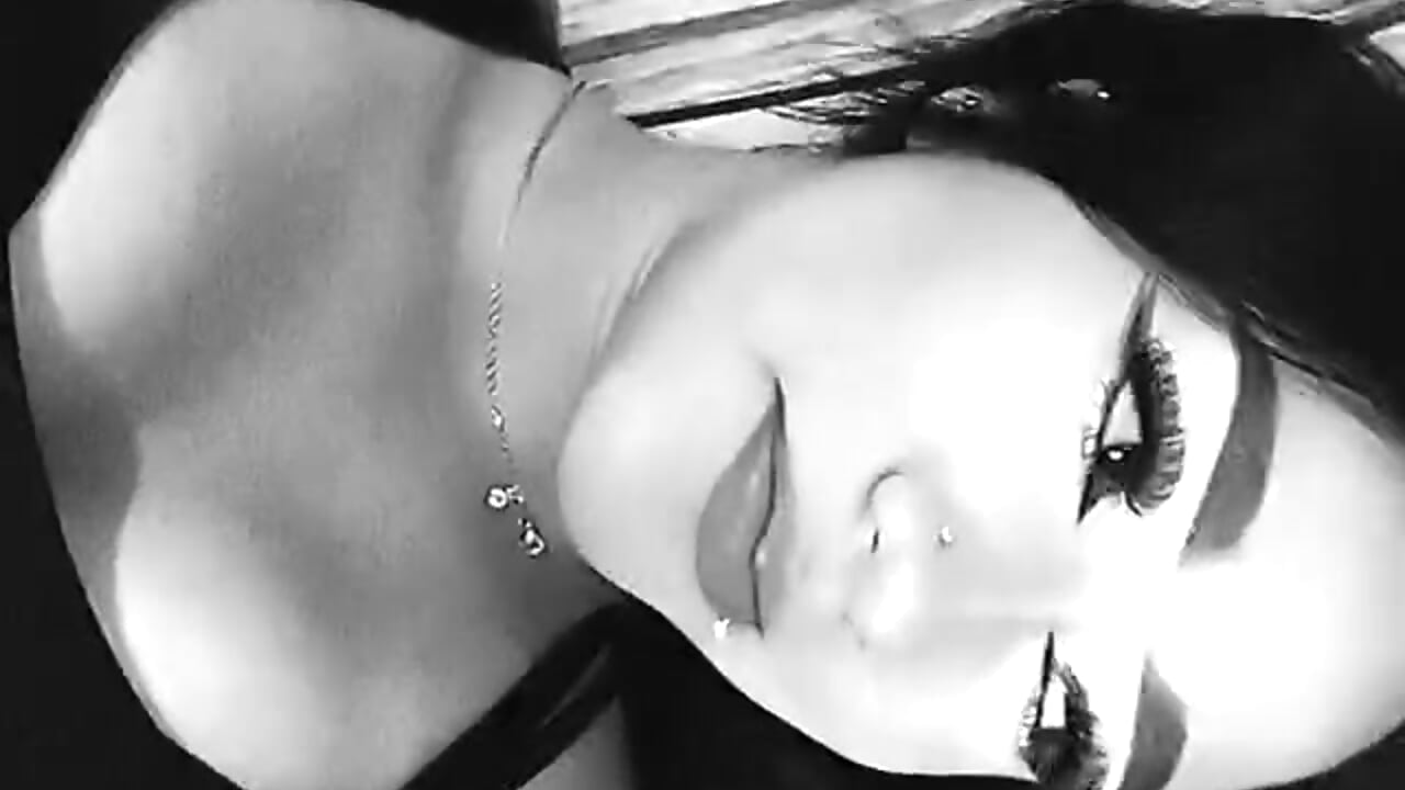 WhatsApp Video 2026-03-16 at 12,26,36 - βίντεο μοντέλου ZorayaKiss