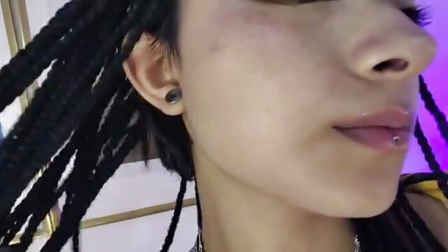 I am very good with my mouth 😈 - video di shiny_foxeyes modella di cam