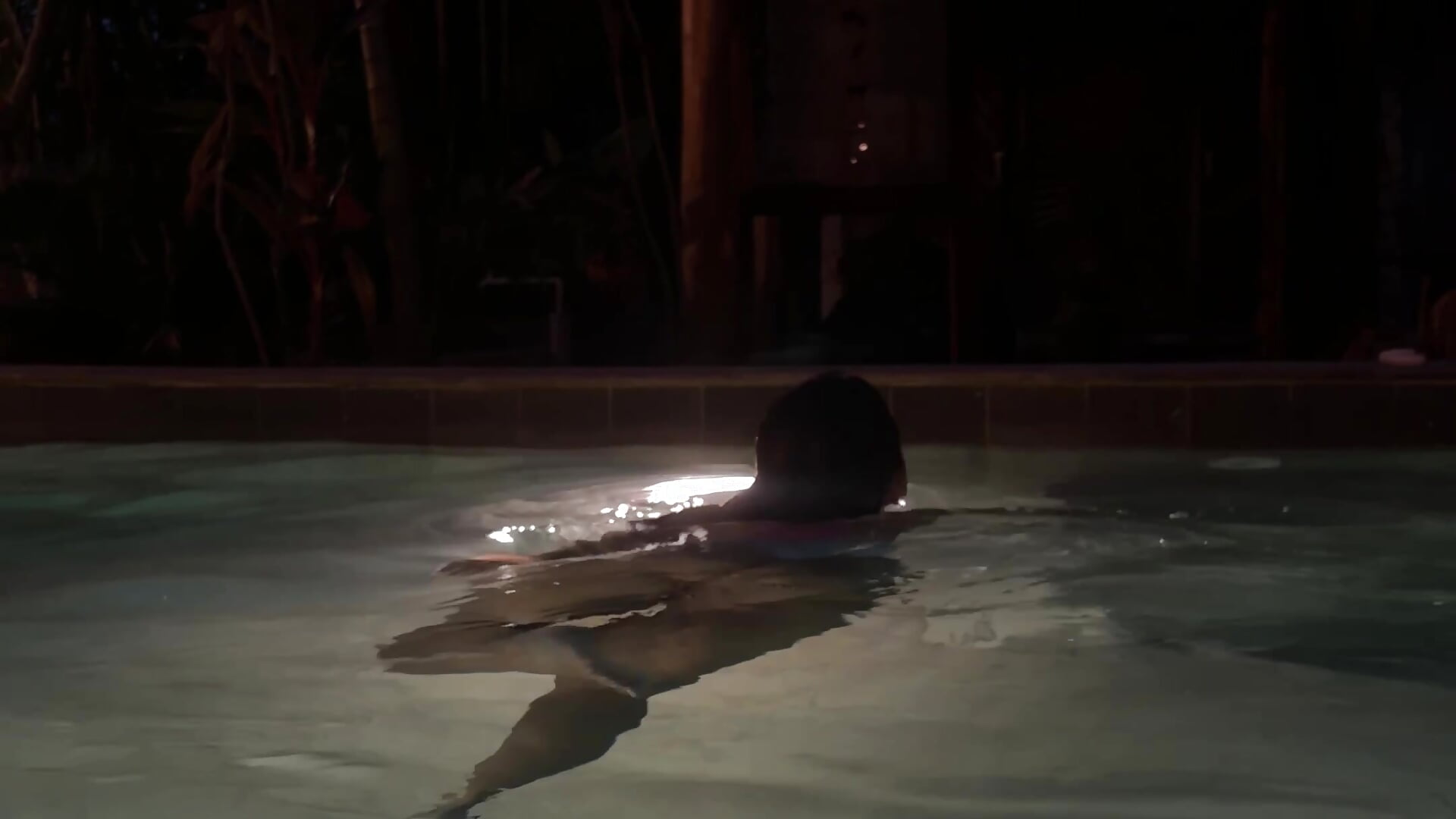 Amo nadar en la piscina de noche🥰