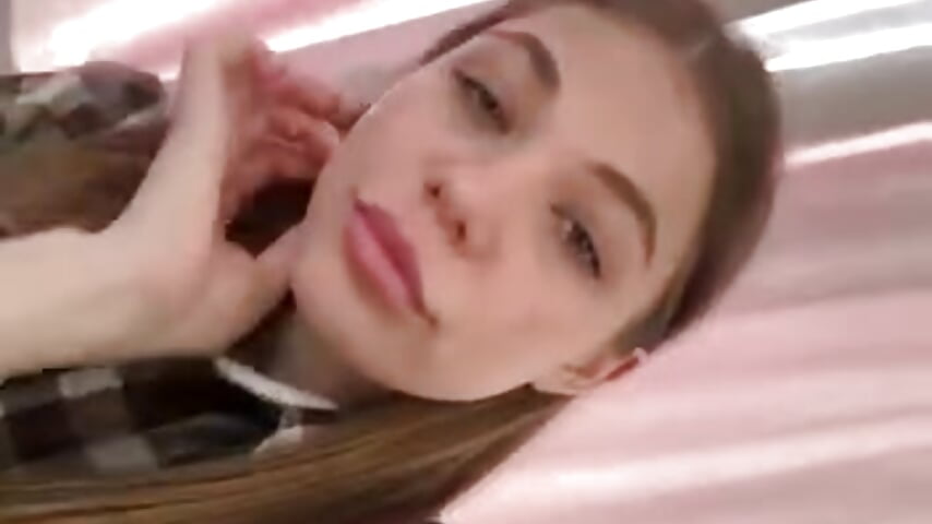 Hello - Eva_Kirk adlı kamera modelinin videosu